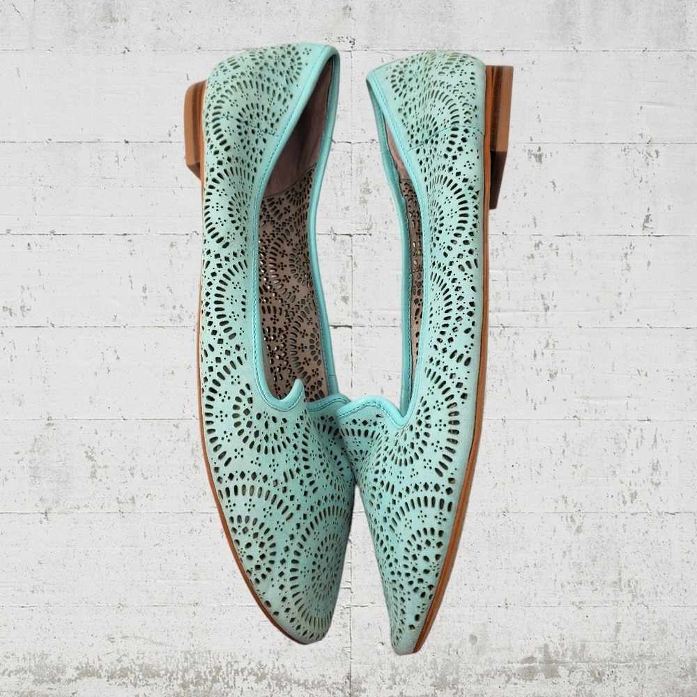 Vince Camuto Lancaster Mint Green Suede Perforated Pointed Toe Loafers Flats 12M - Picture 4 of 8